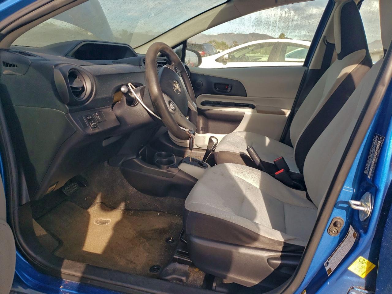2013 TOYOTA PRIUS C photo 7