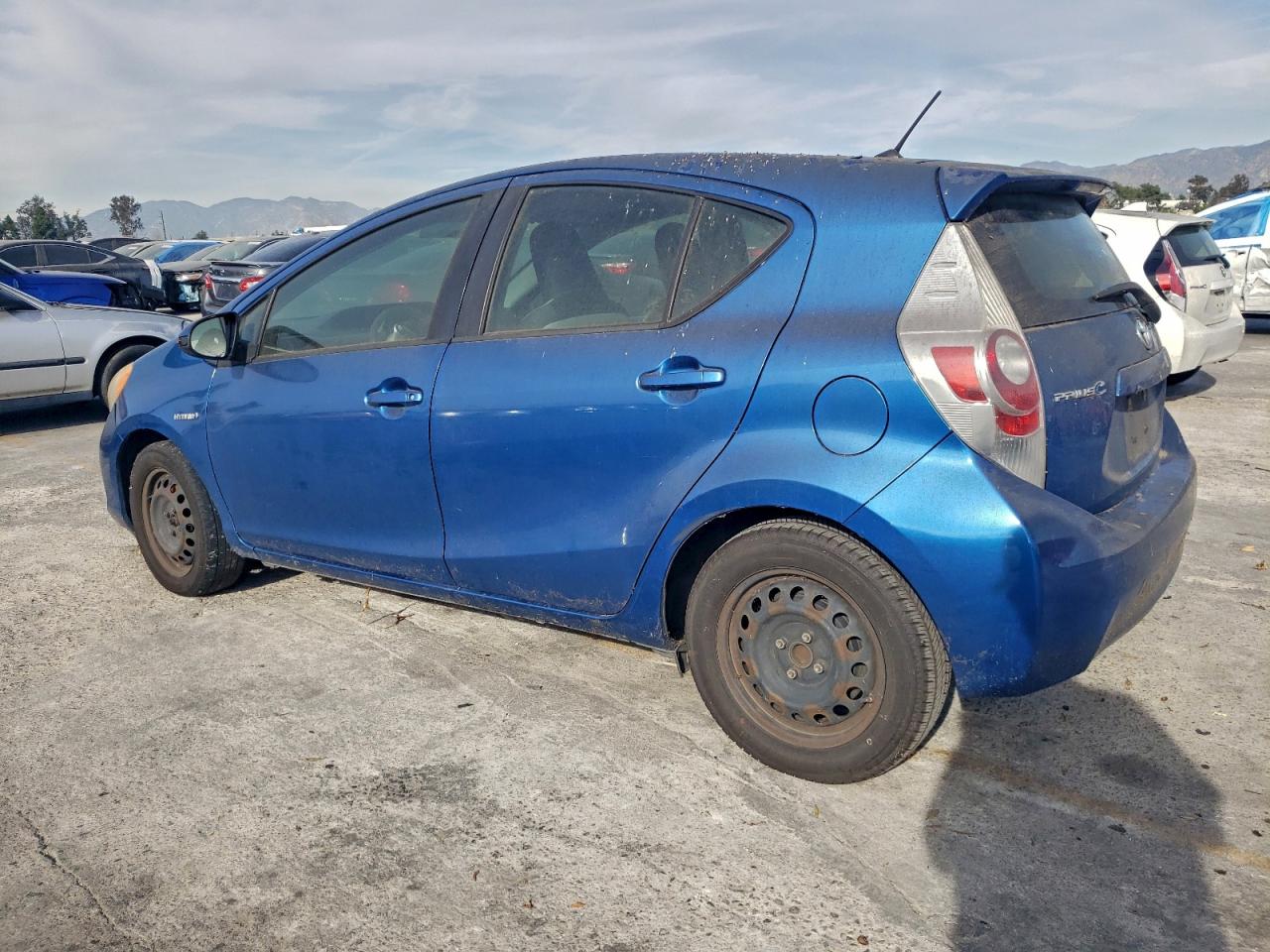 2013 TOYOTA PRIUS C photo 2