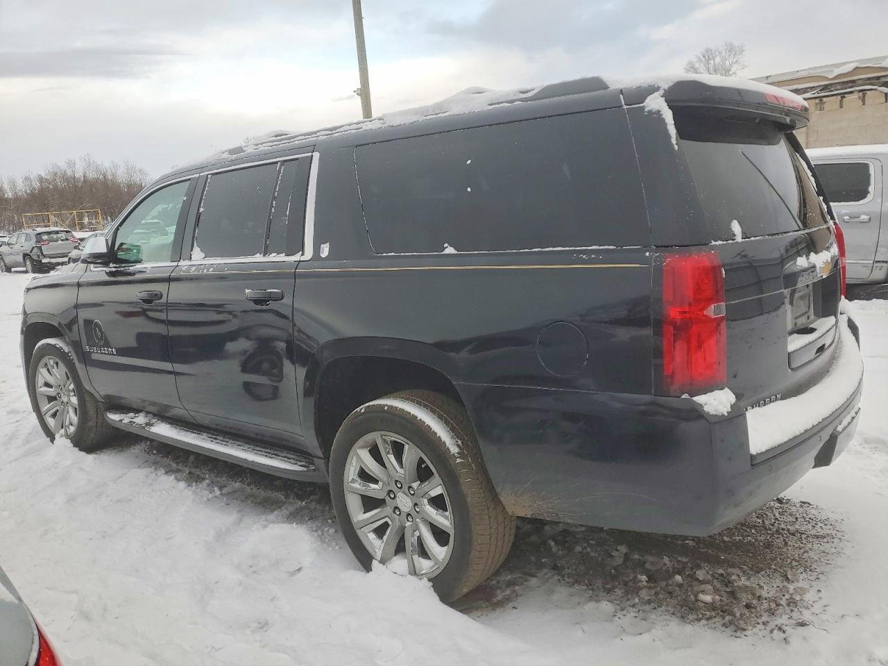 2018 CHEVROLET SUBURBAN K1500 LT photo 2