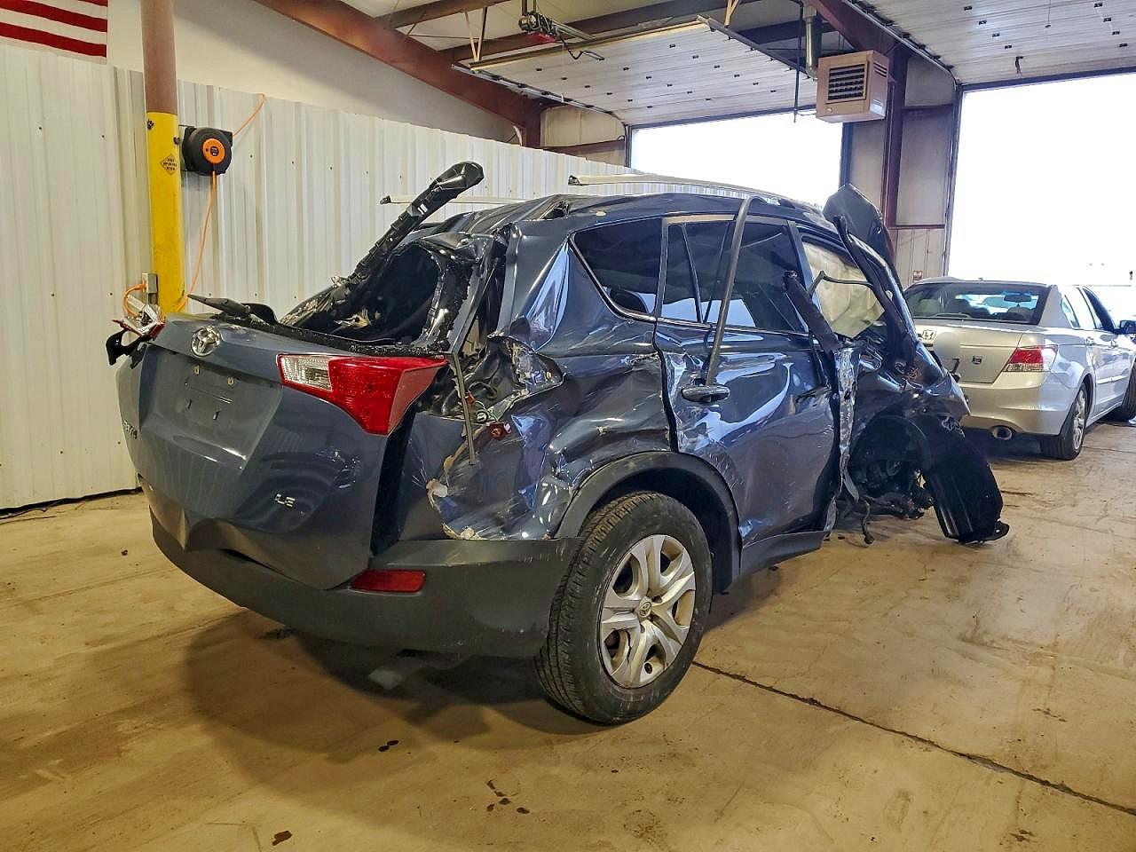 2014 TOYOTA RAV4 LE photo 3