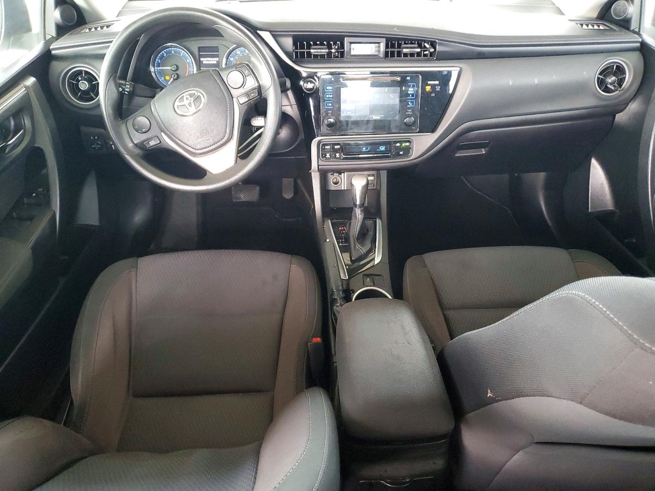2017 TOYOTA COROLLA L photo 8