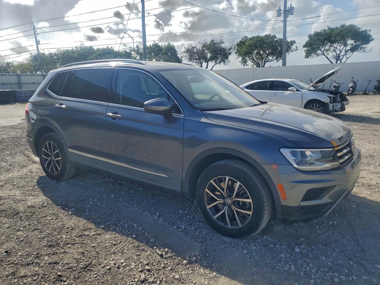 2020 VOLKSWAGEN TIGUAN SE photo 4