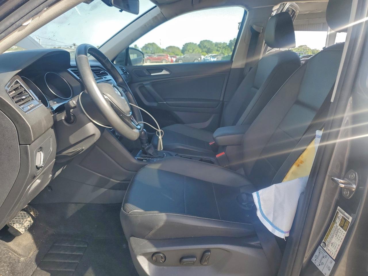 2020 VOLKSWAGEN TIGUAN SE photo 7