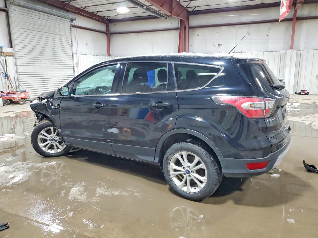 2017 FORD ESCAPE SE photo 2