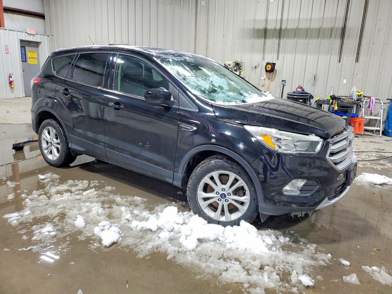2017 FORD ESCAPE SE photo 4