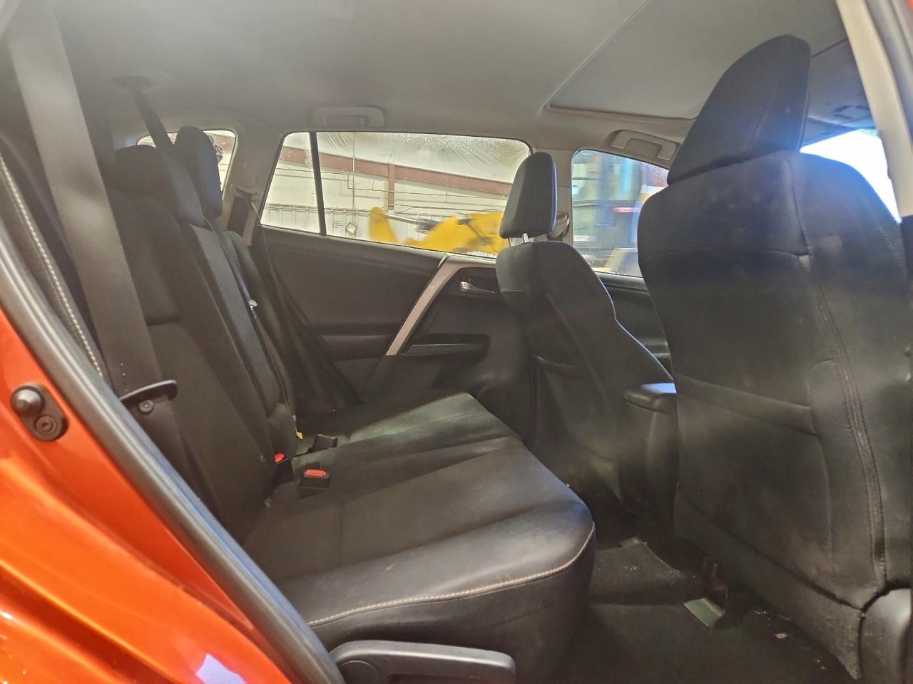 2016 TOYOTA RAV4 XLE photo 11