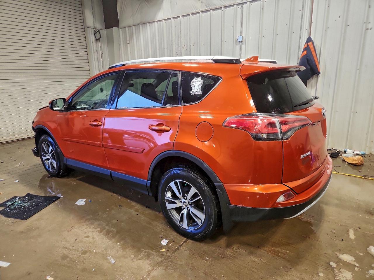 2016 TOYOTA RAV4 XLE photo 2