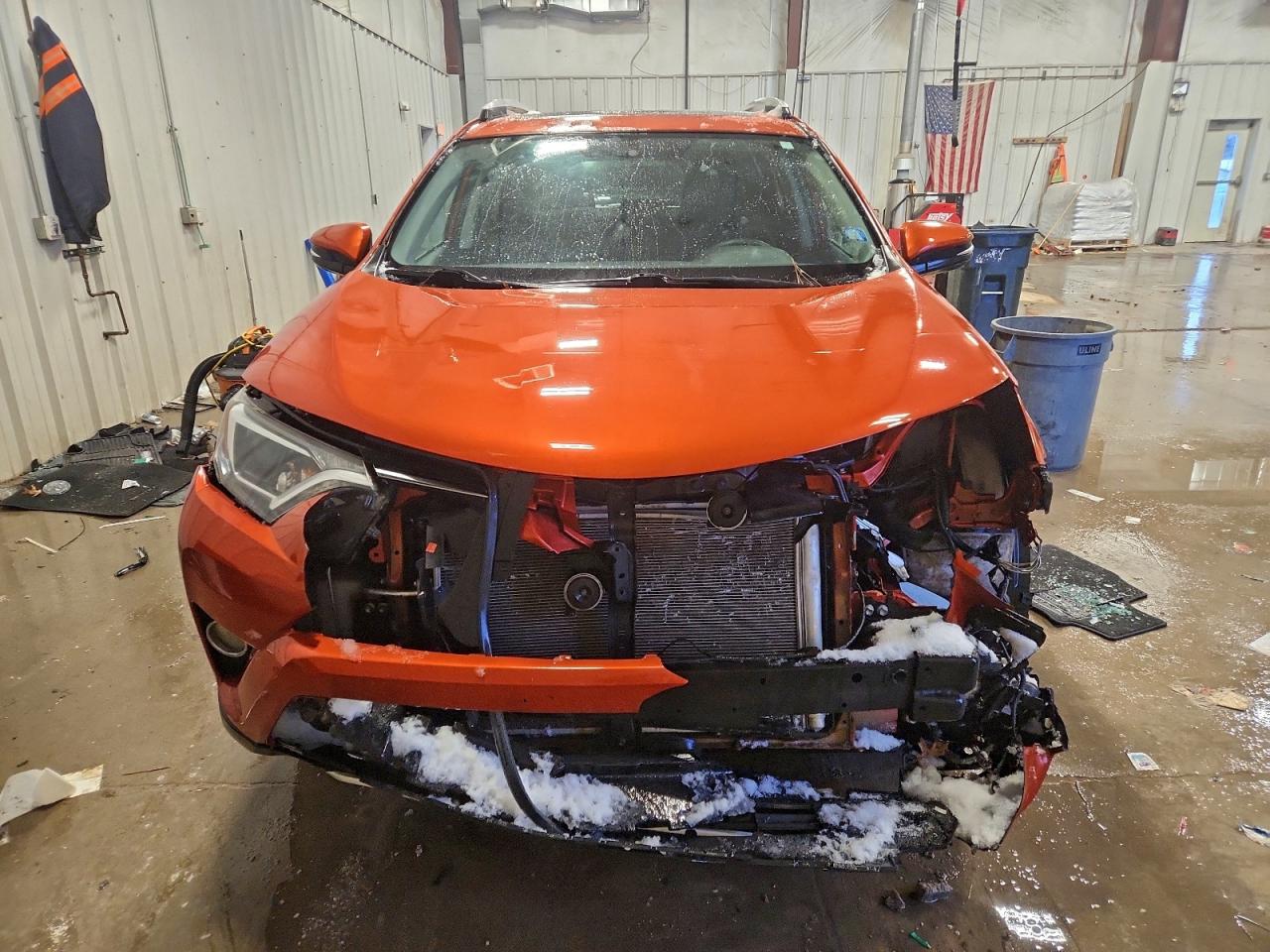 2016 TOYOTA RAV4 XLE photo 5