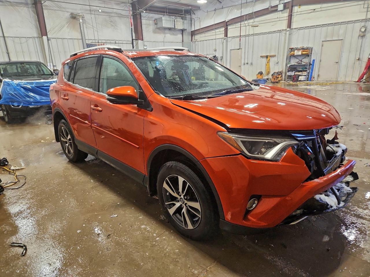2016 TOYOTA RAV4 XLE photo 4