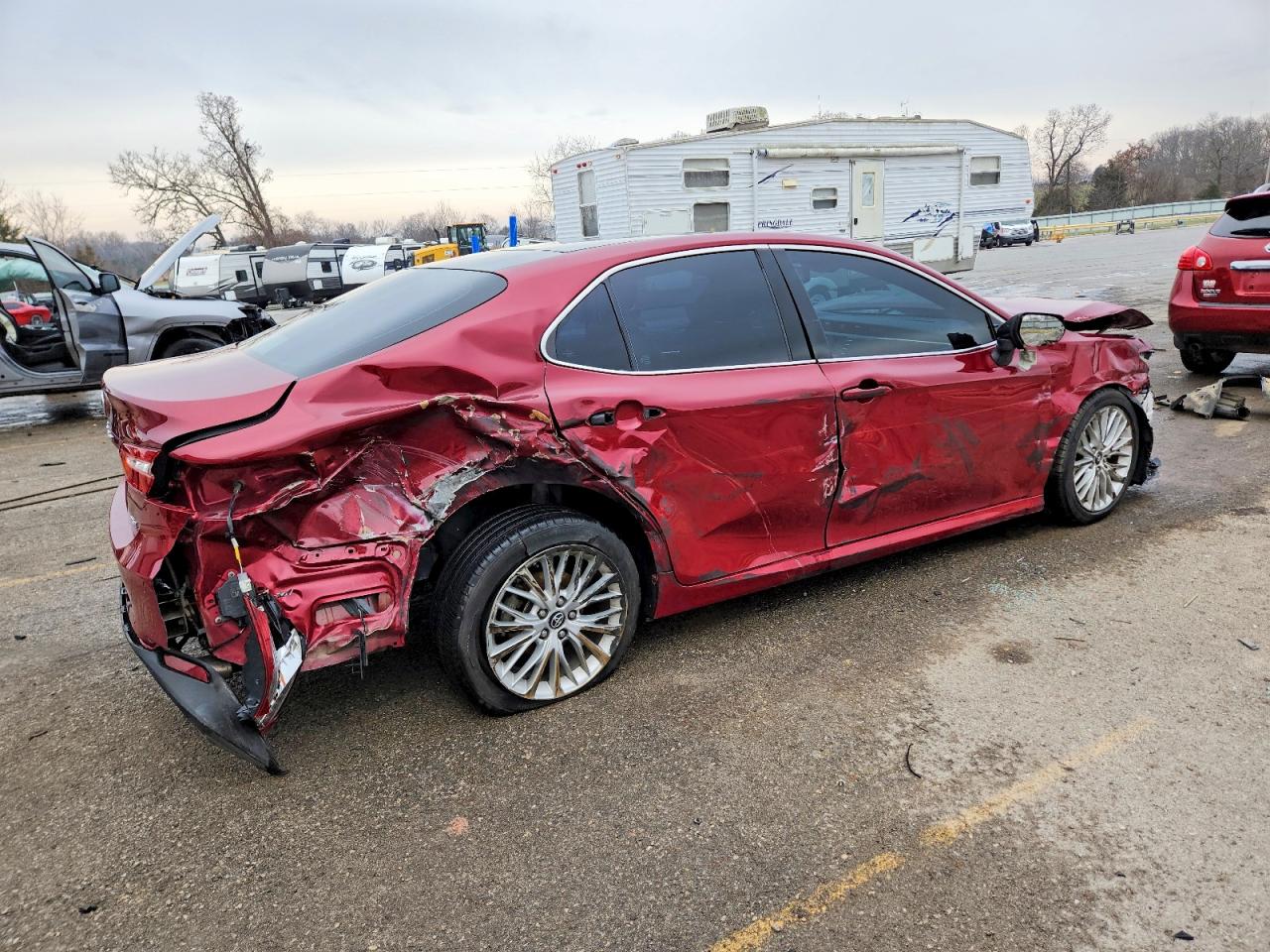 2018 TOYOTA CAMRY L photo 3