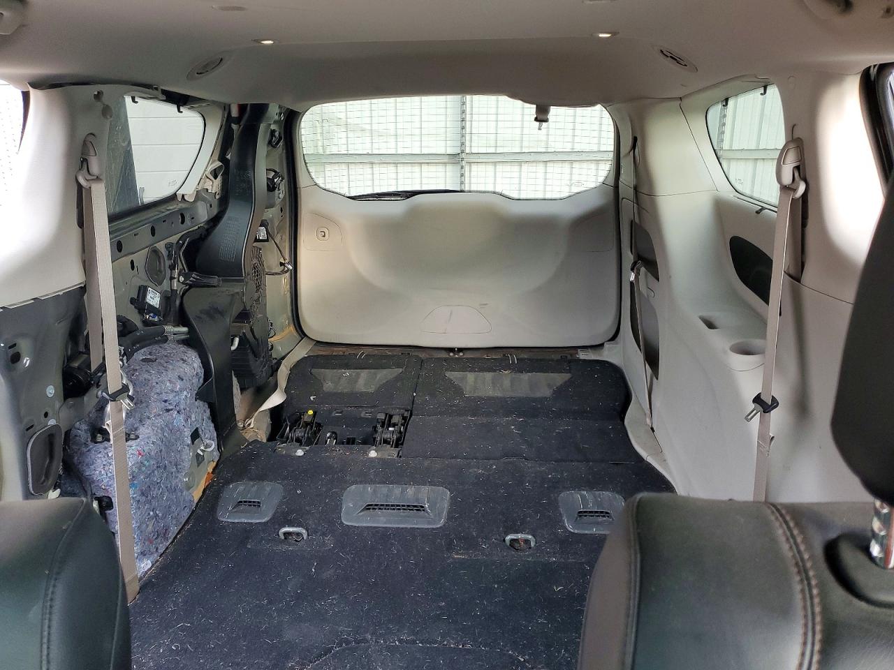 2019 CHRYSLER PACIFICA TOURING L photo 19