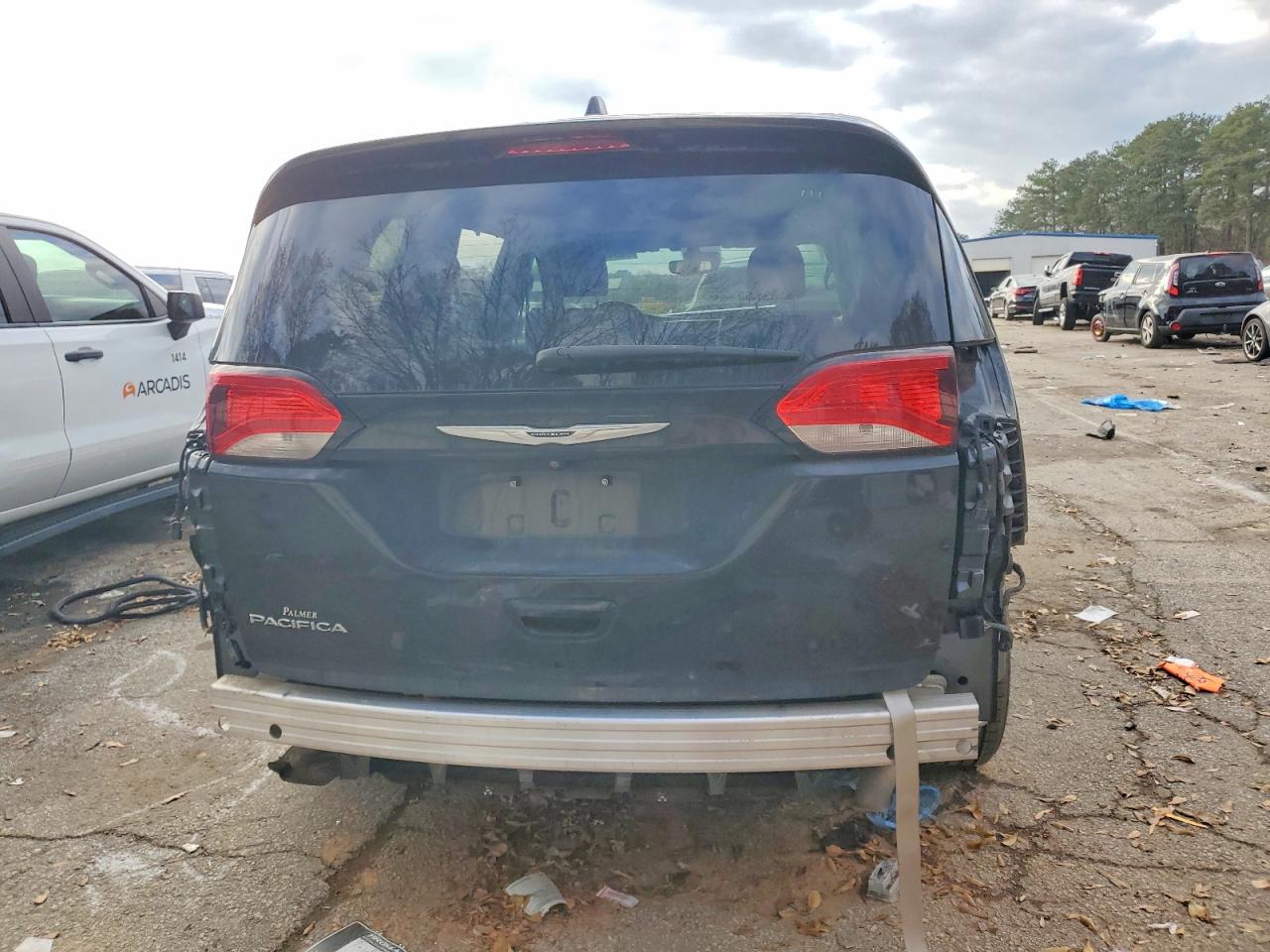 2019 CHRYSLER PACIFICA TOURING L photo 11