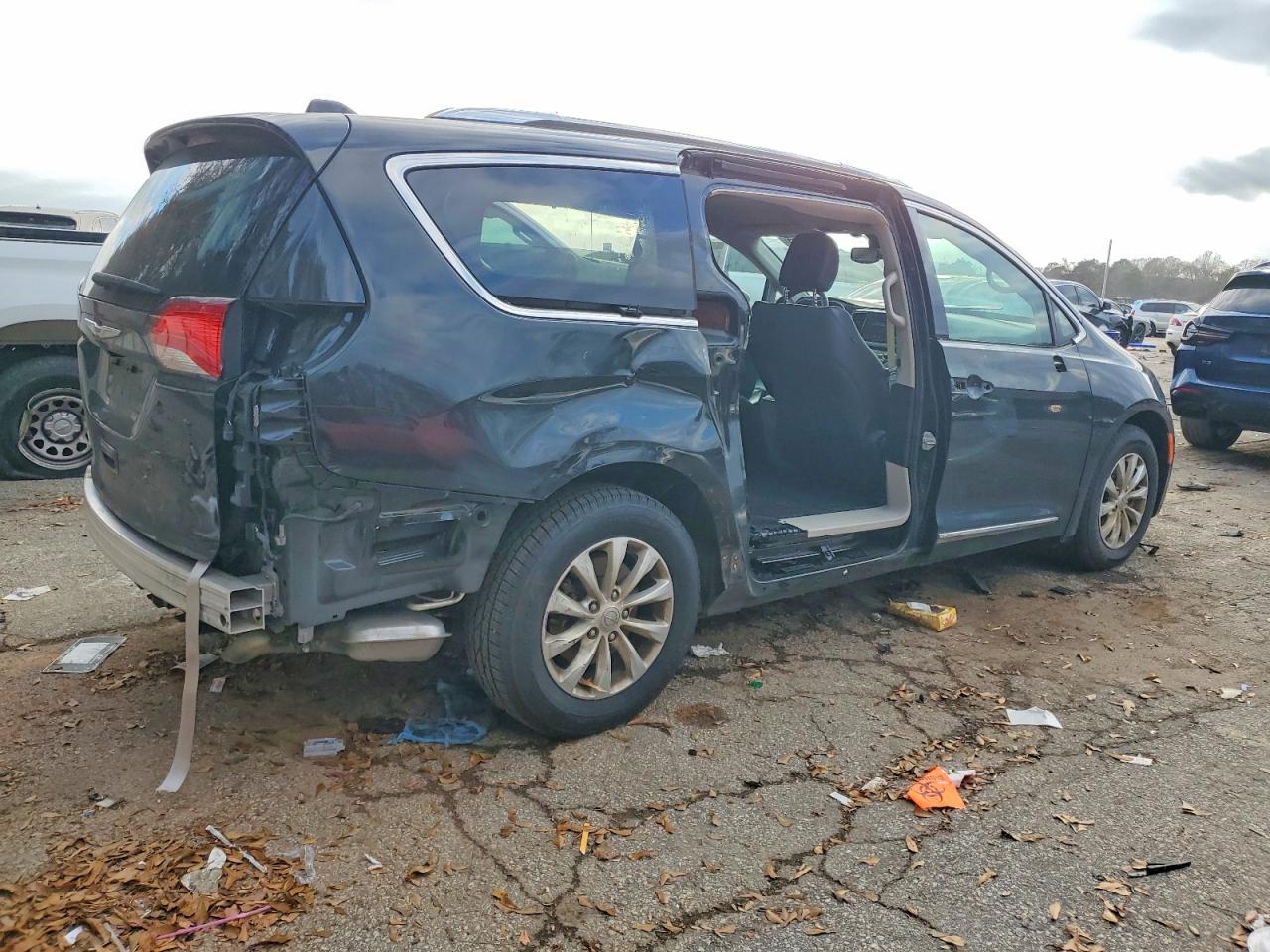 2019 CHRYSLER PACIFICA TOURING L photo 5