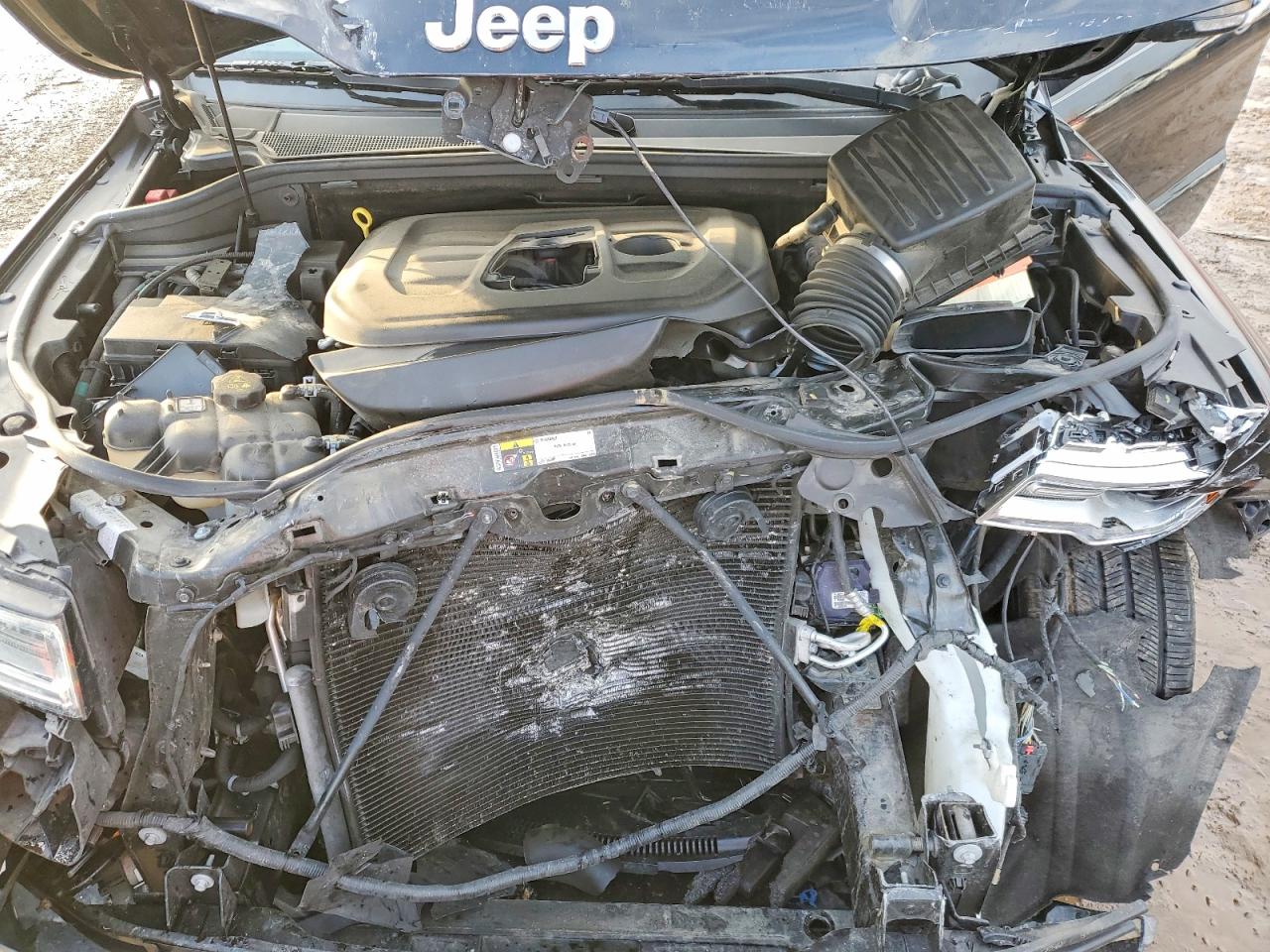 2020 JEEP GRAND CHEROKEE OVERLAND photo 11