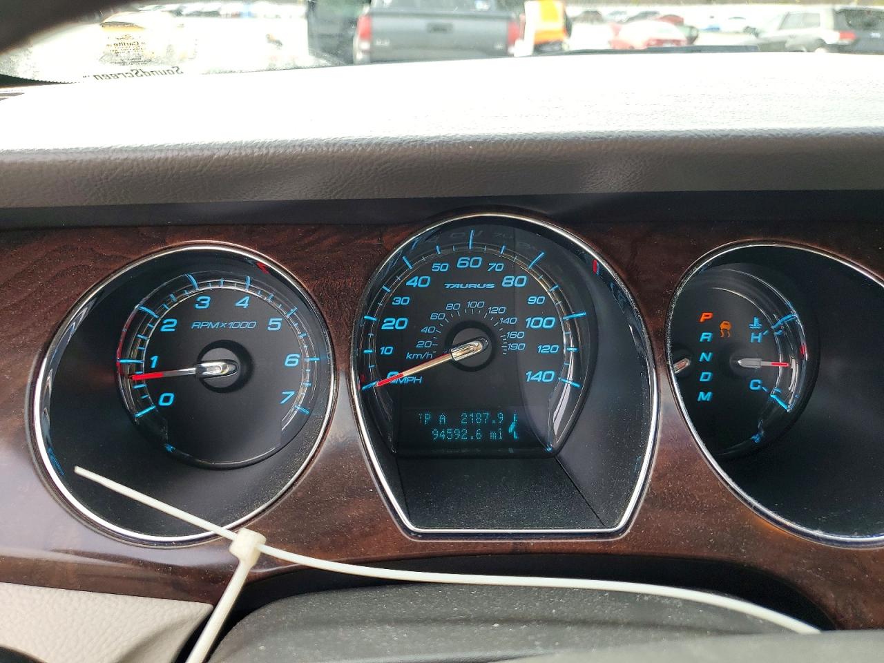2010 FORD TAURUS LIMITED photo 9