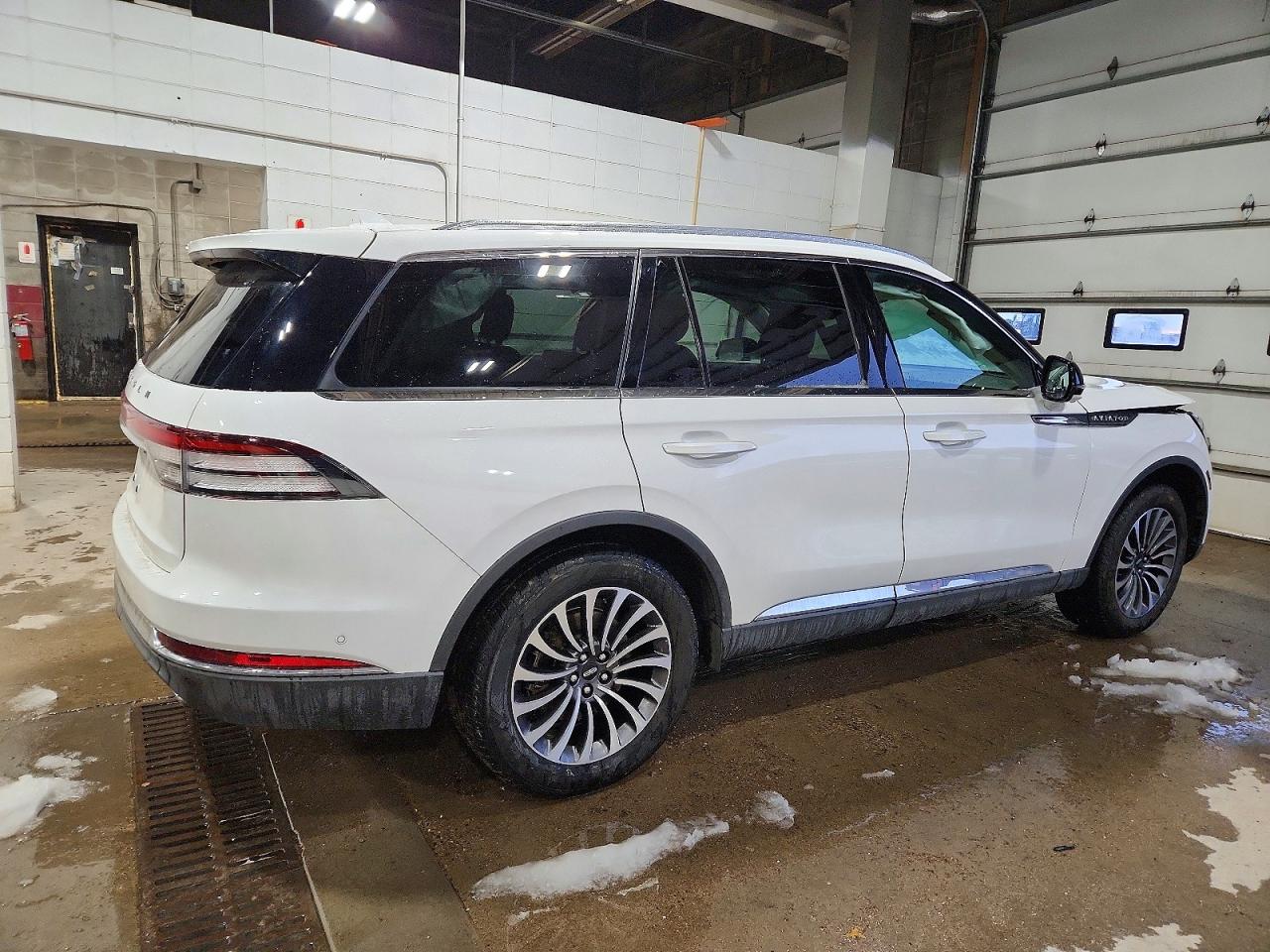 2020 LINCOLN AVIATOR RESERVE photo 3
