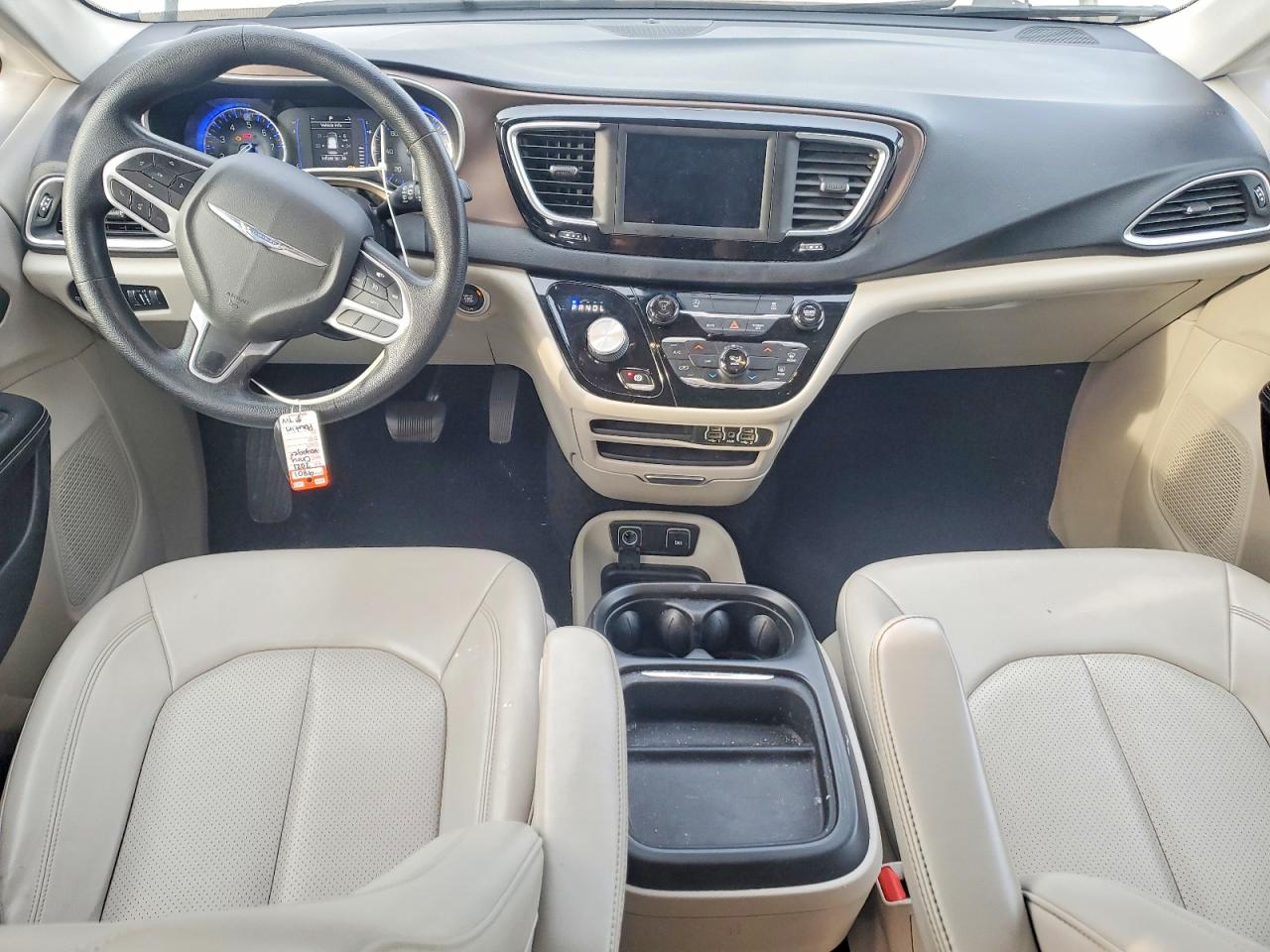 2021 CHRYSLER VOYAGER LXI photo 8