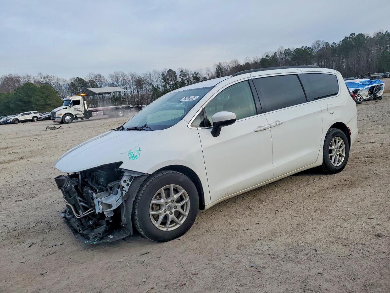 2021 CHRYSLER VOYAGER