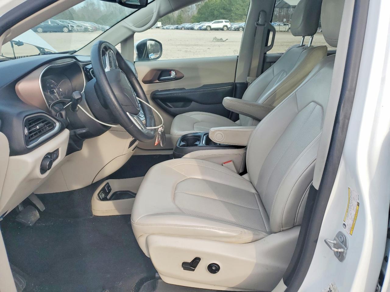 2021 CHRYSLER VOYAGER LXI photo 7