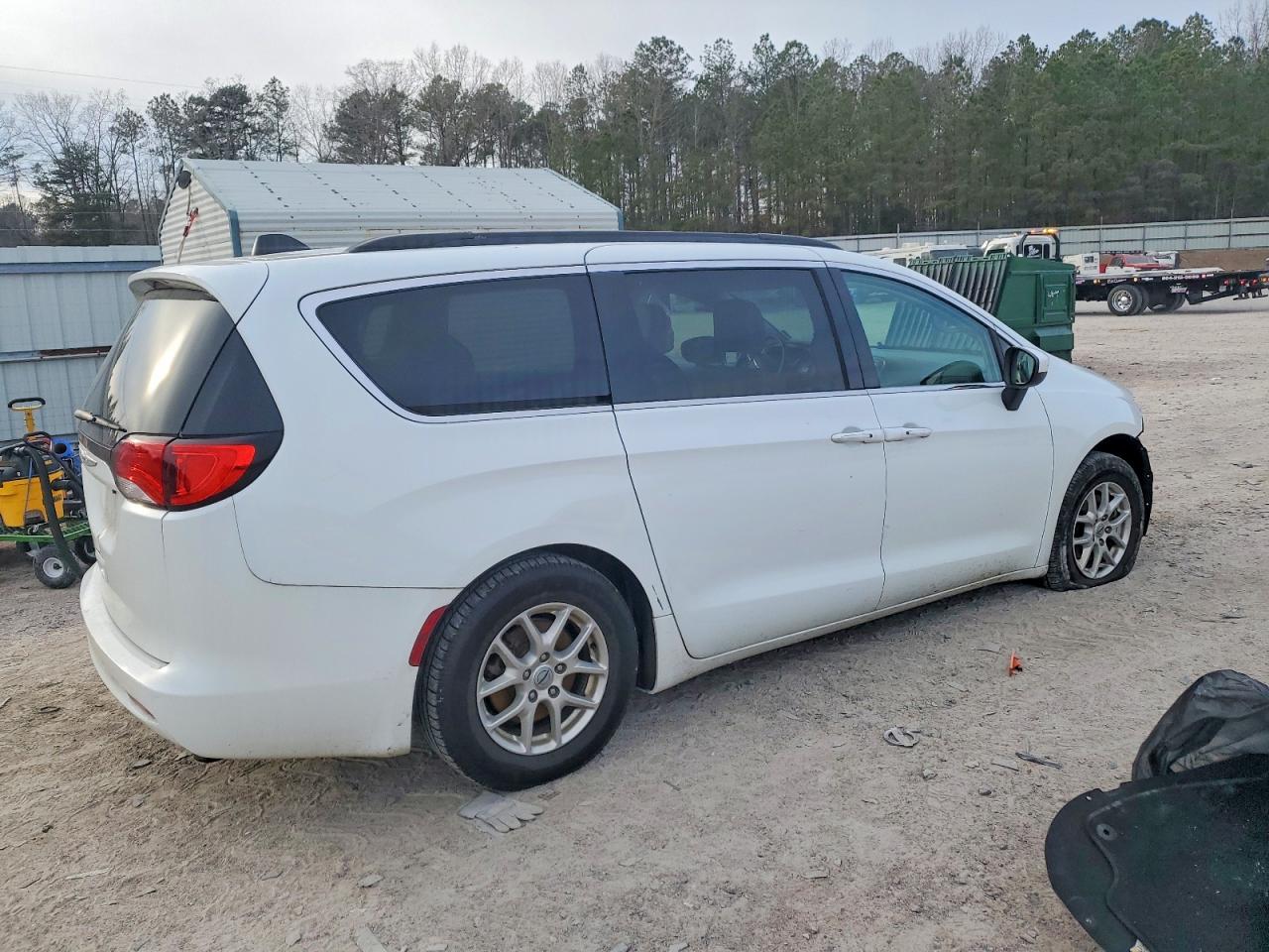 2021 CHRYSLER VOYAGER LXI photo 3