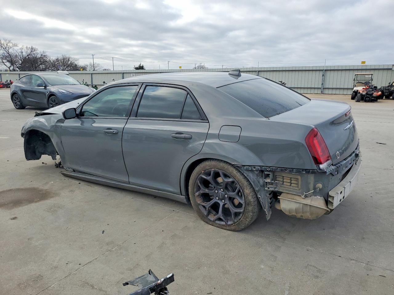 2019 CHRYSLER 300 S photo 2