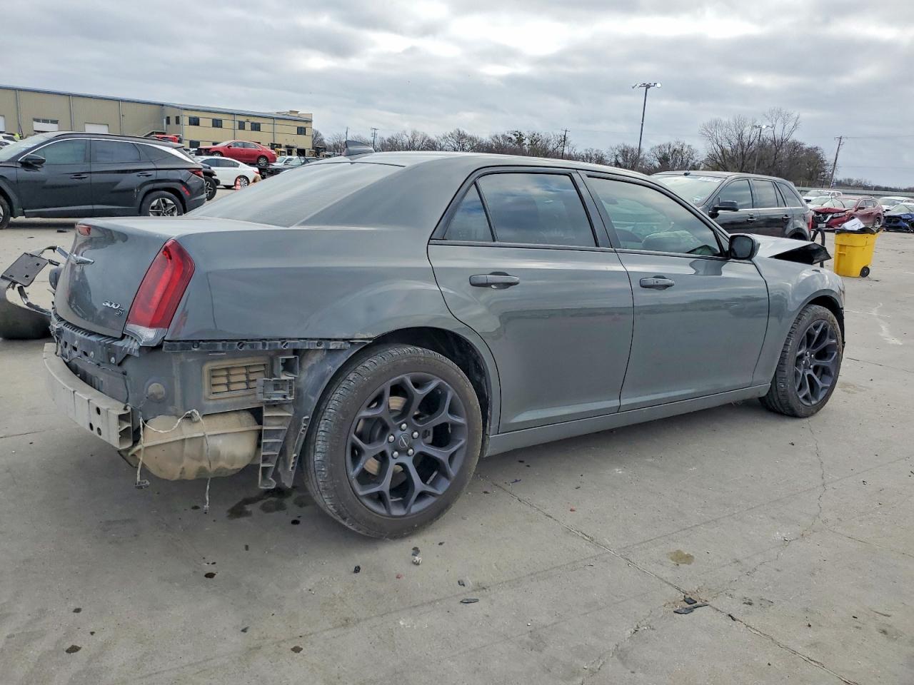 2019 CHRYSLER 300 S photo 3