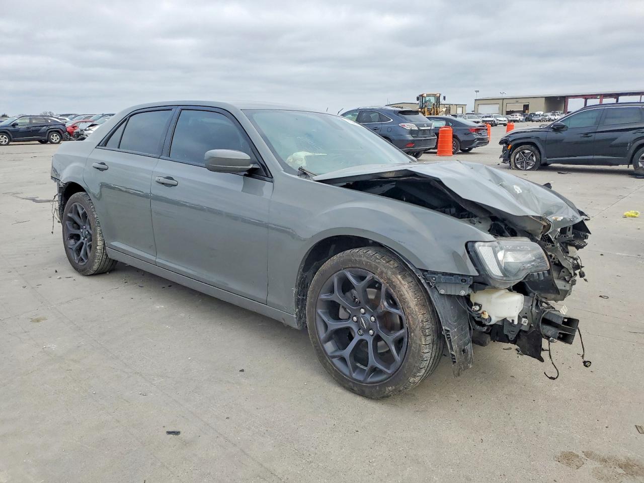2019 CHRYSLER 300 S photo 4