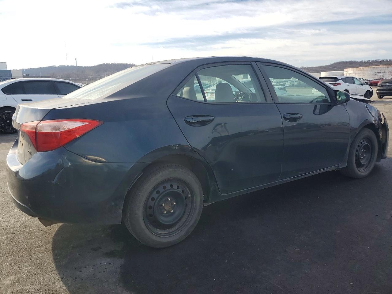 2017 TOYOTA COROLLA L photo 3