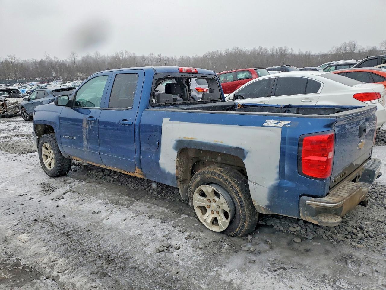 2015 CHEVROLET SILVERADO K1500 LT photo 2