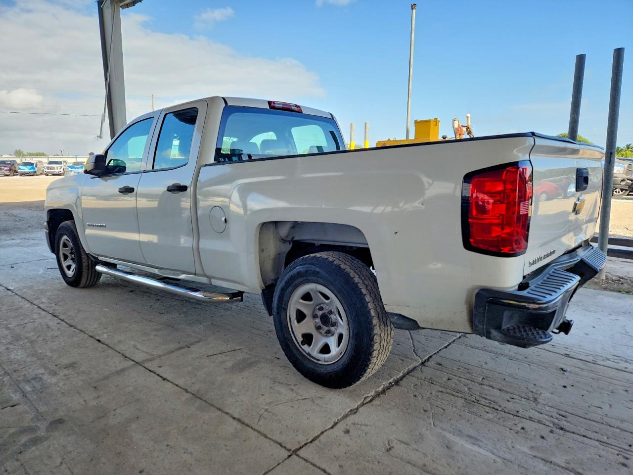 2014 CHEVROLET SILVERADO C1500 photo 2