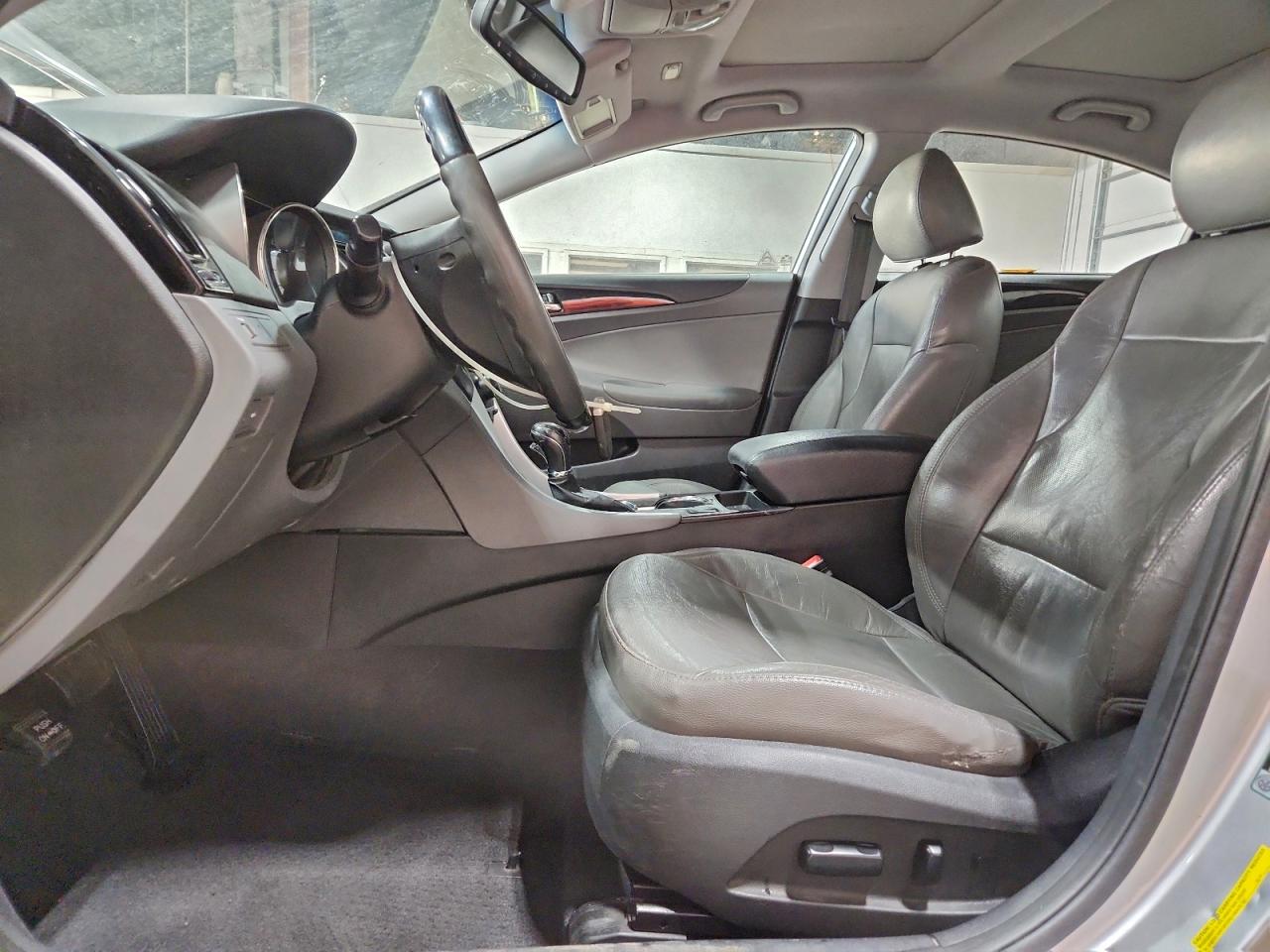 2012 HYUNDAI SONATA SE photo 7