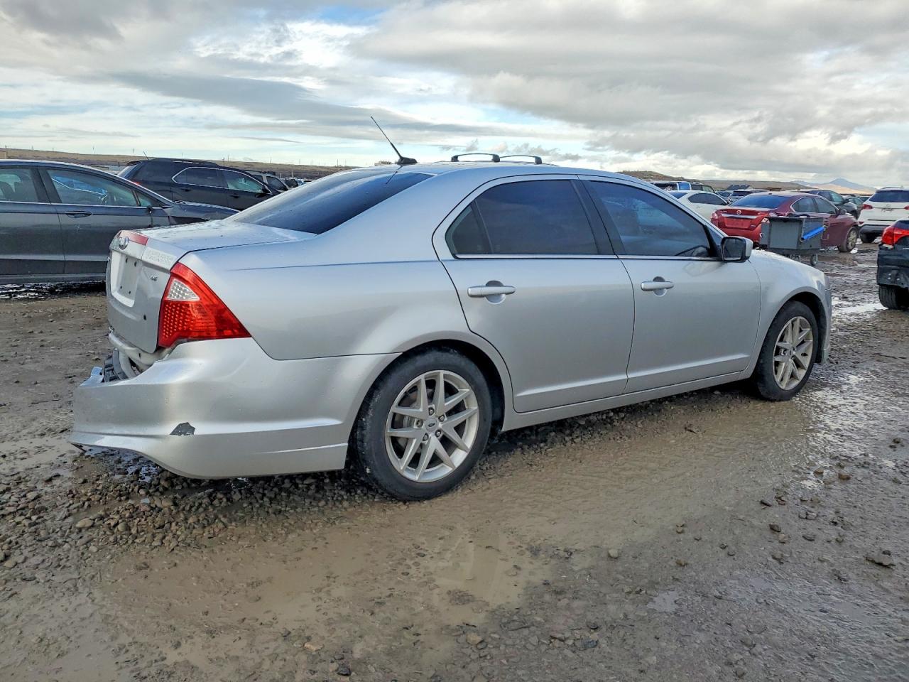 2011 FORD FUSION SE photo 3