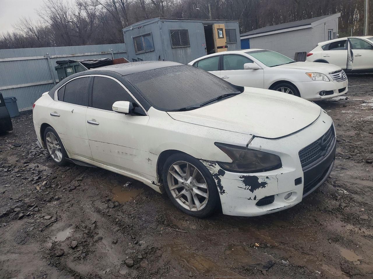 2010 NISSAN MAXIMA S photo 4
