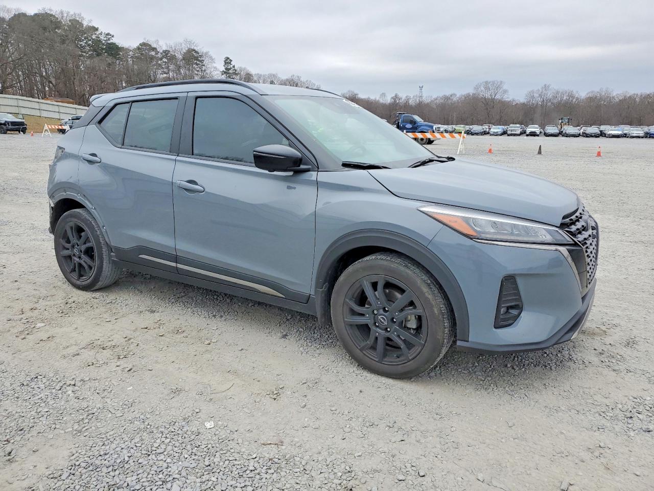 2022 NISSAN KICKS SR photo 4