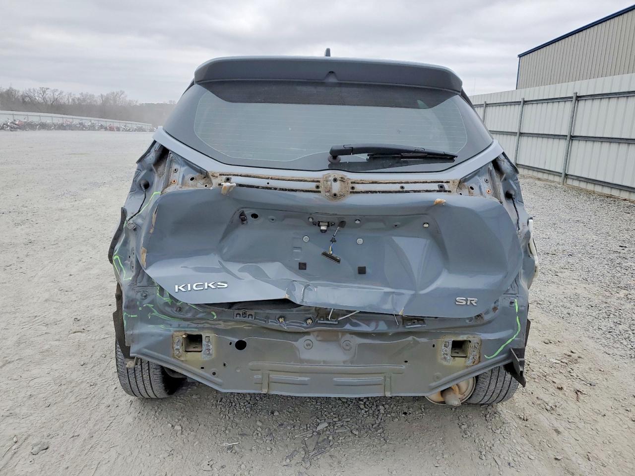2022 NISSAN KICKS SR photo 6