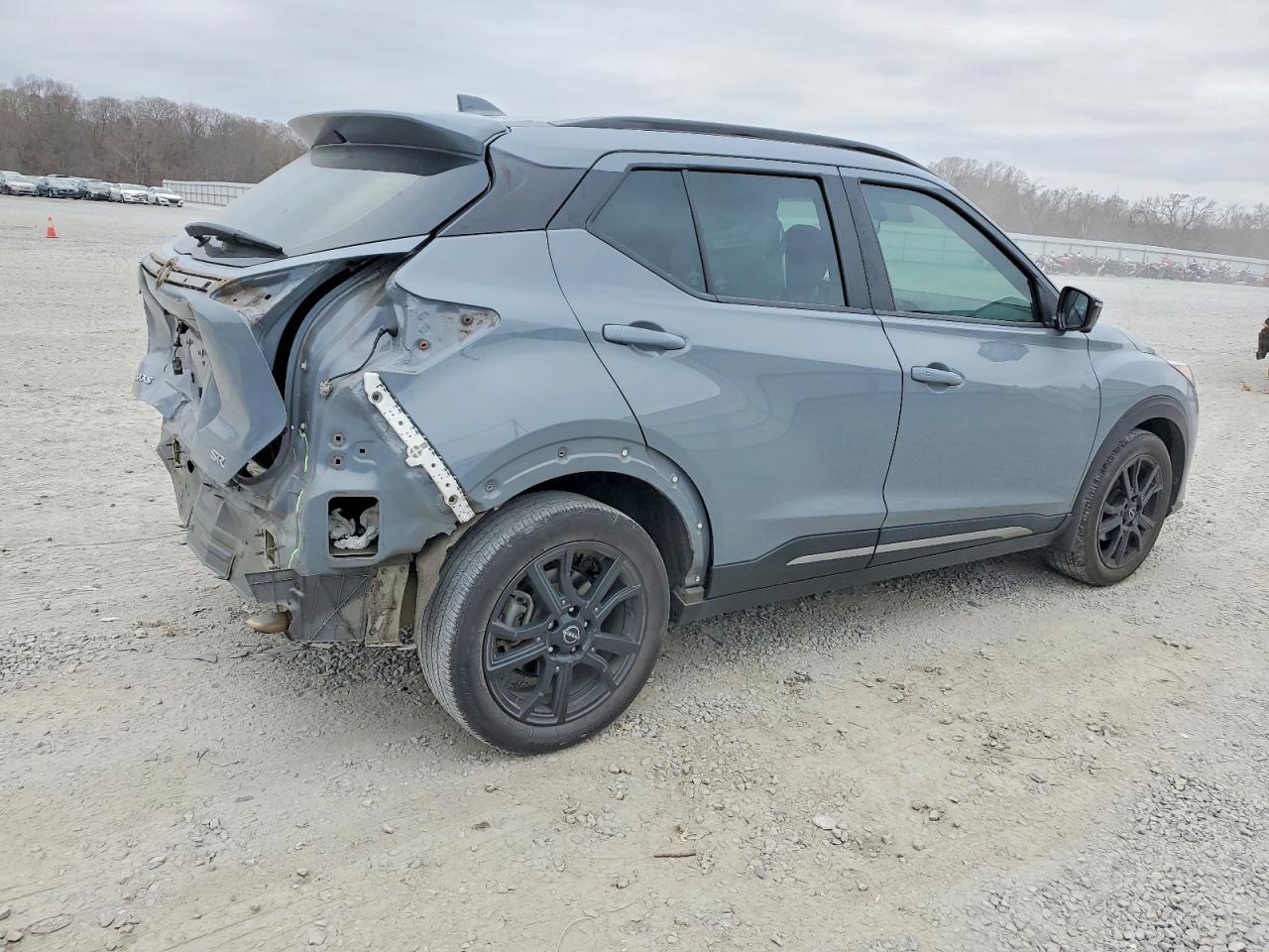 2022 NISSAN KICKS SR photo 3
