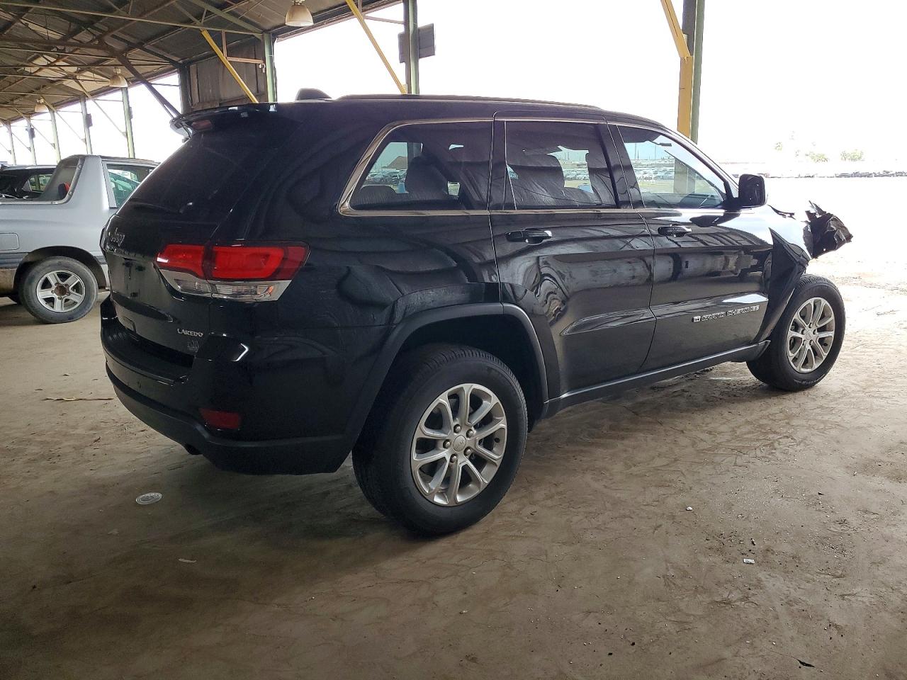 2022 JEEP GRAND CHEROKEE LAREDO E photo 3