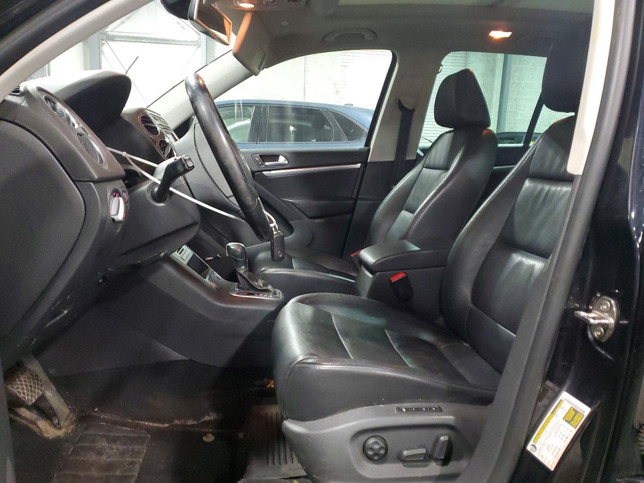 2012 VOLKSWAGEN TIGUAN S photo 7