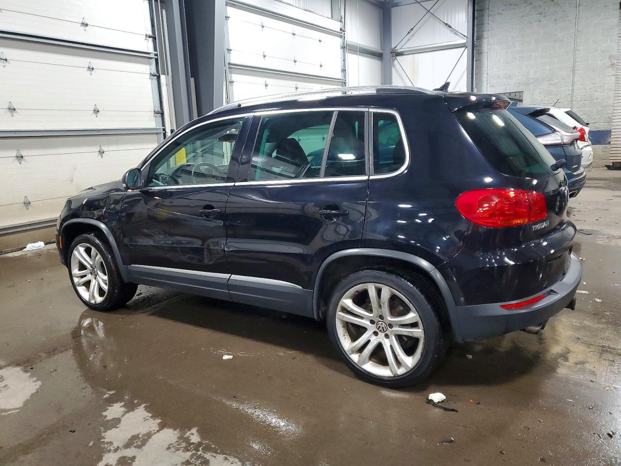 2012 VOLKSWAGEN TIGUAN S photo 2