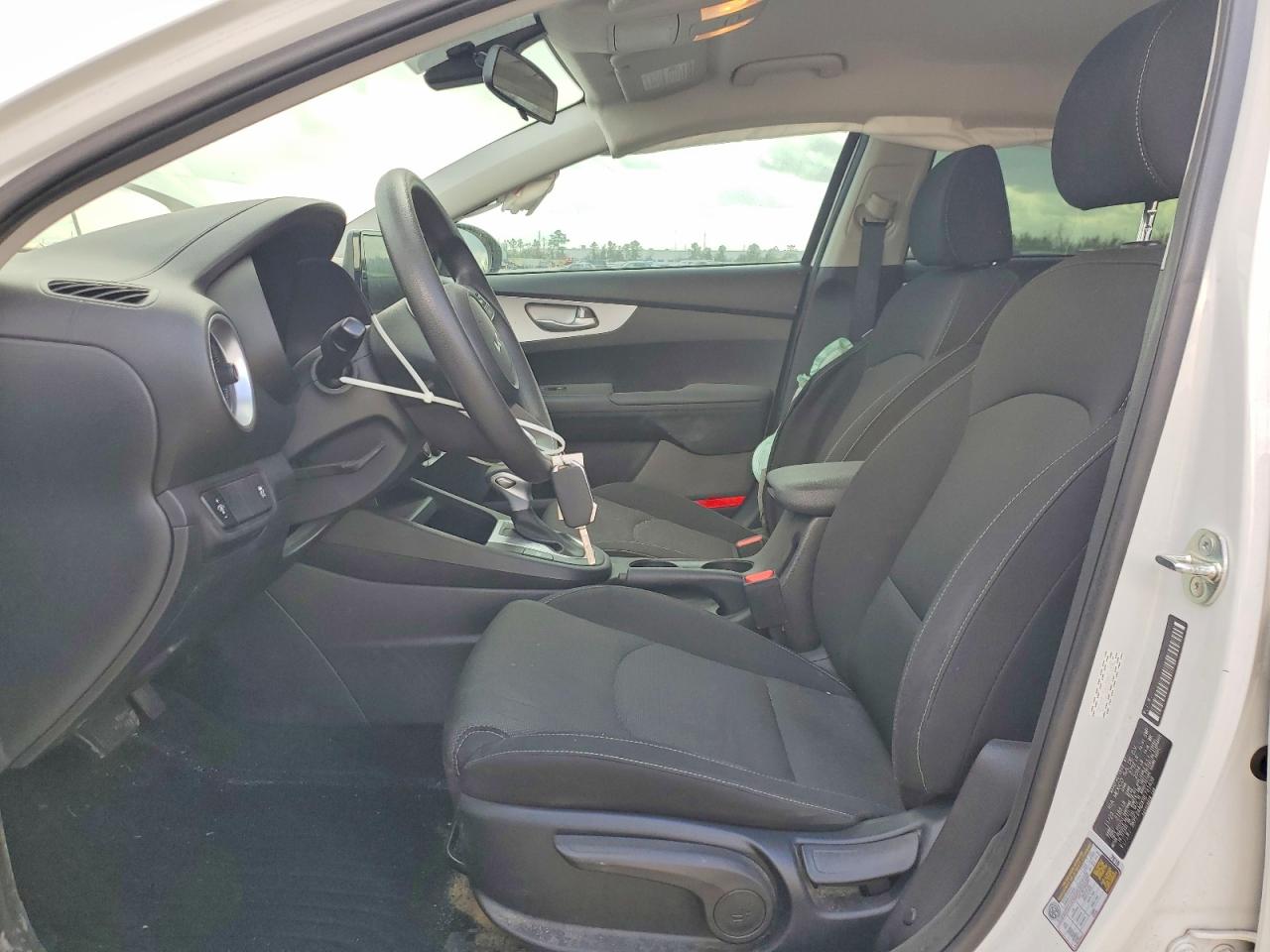 2024 KIA FORTE LX photo 7