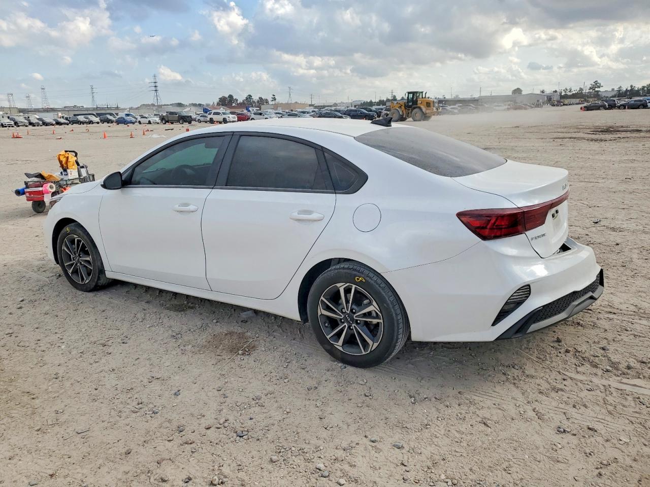 2024 KIA FORTE LX photo 2