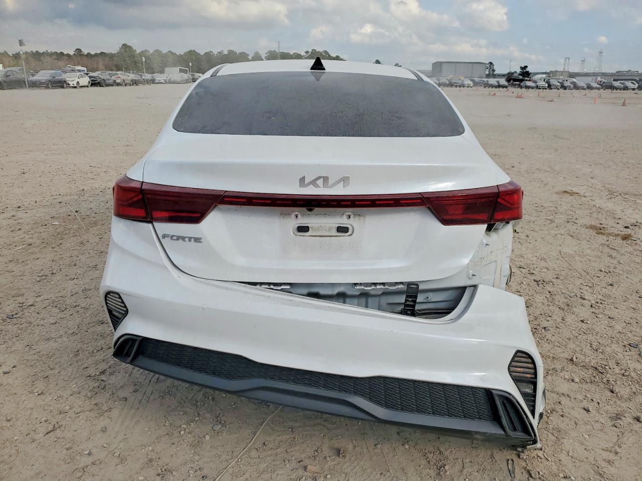 2024 KIA FORTE LX photo 6