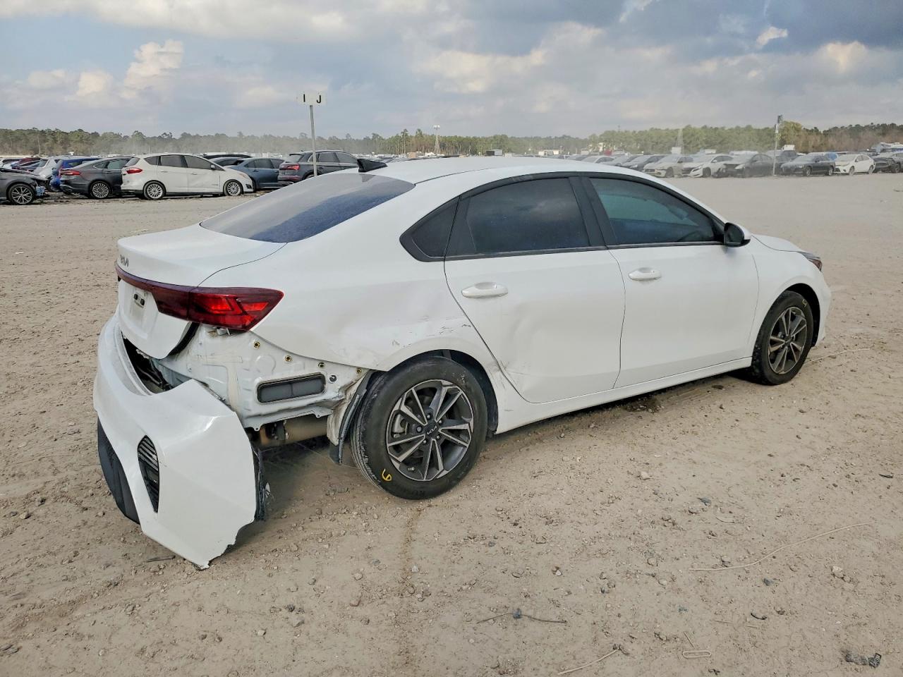2024 KIA FORTE LX photo 3