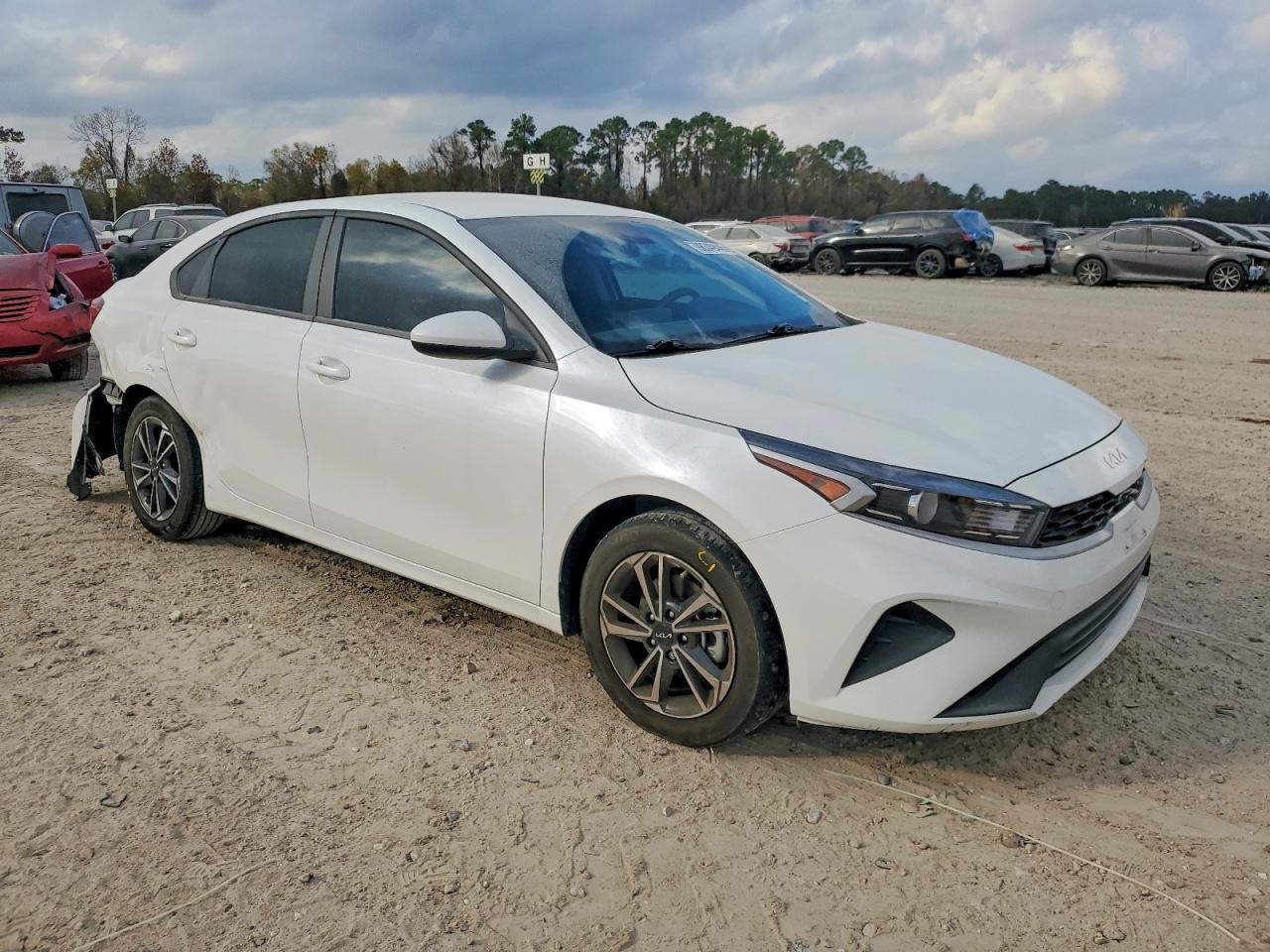 2024 KIA FORTE LX photo 4