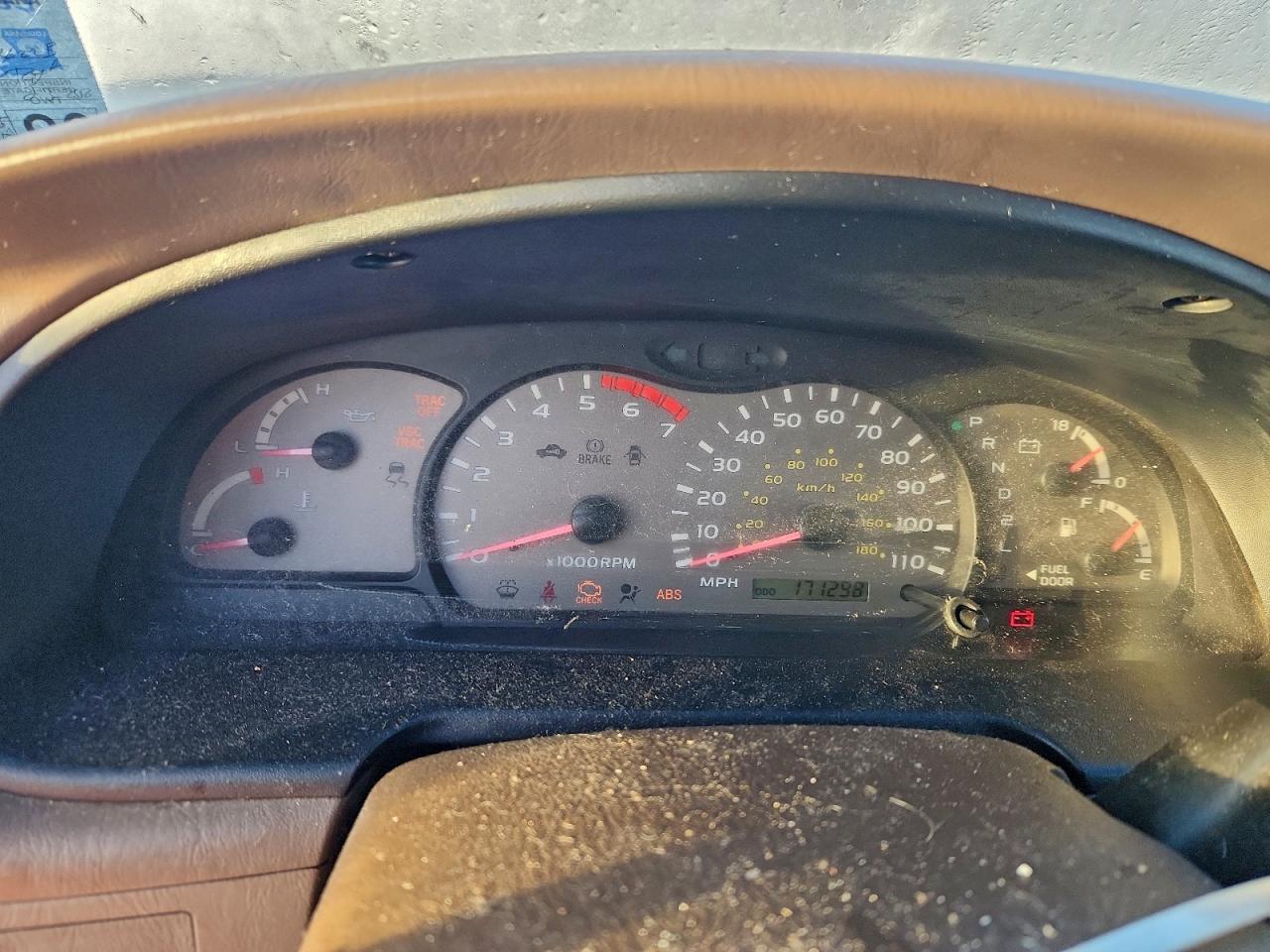 2004 TOYOTA SEQUOIA SR5 photo 9