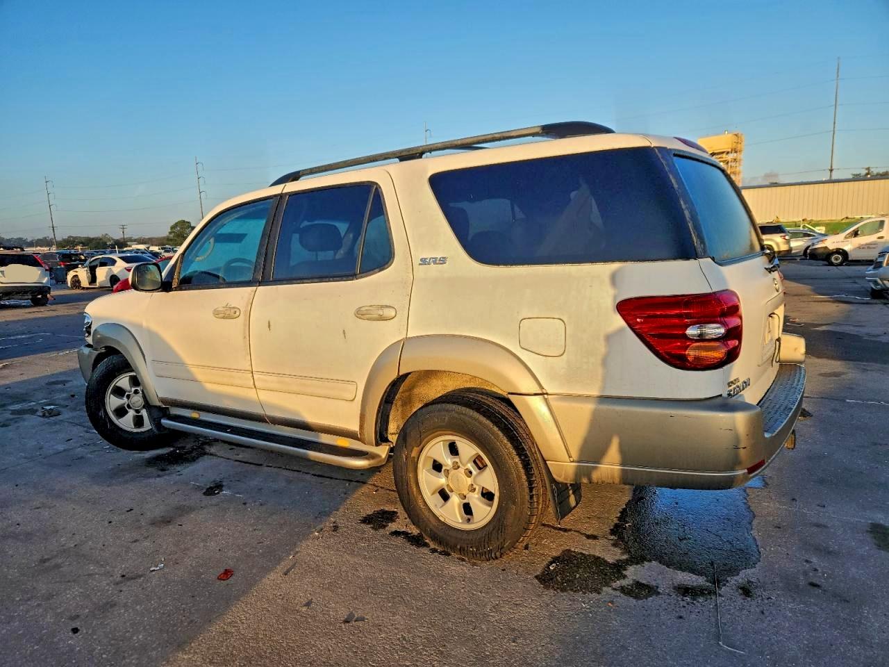 2004 TOYOTA SEQUOIA SR5 photo 2