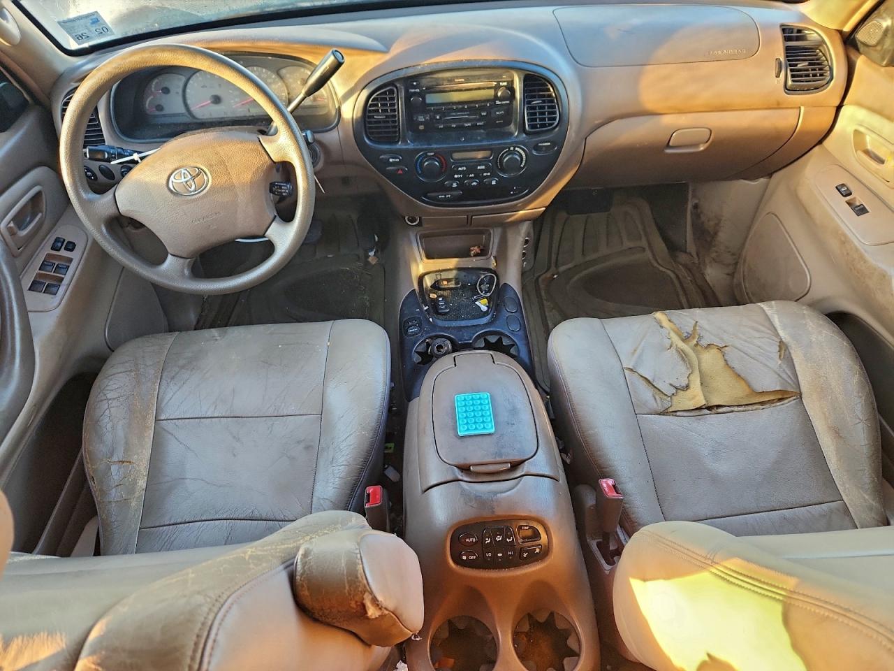 2004 TOYOTA SEQUOIA SR5 photo 8