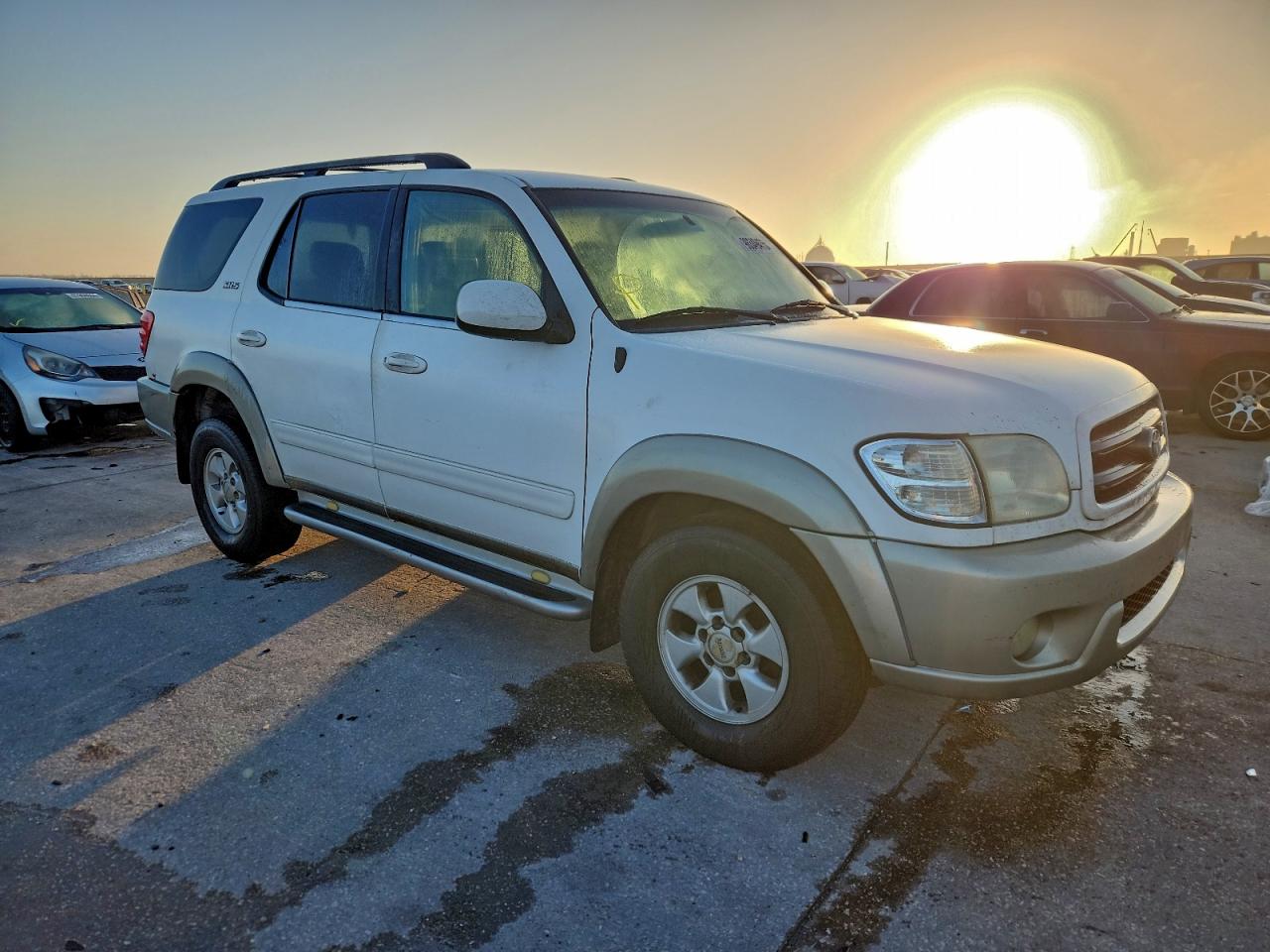 2004 TOYOTA SEQUOIA SR5 photo 4