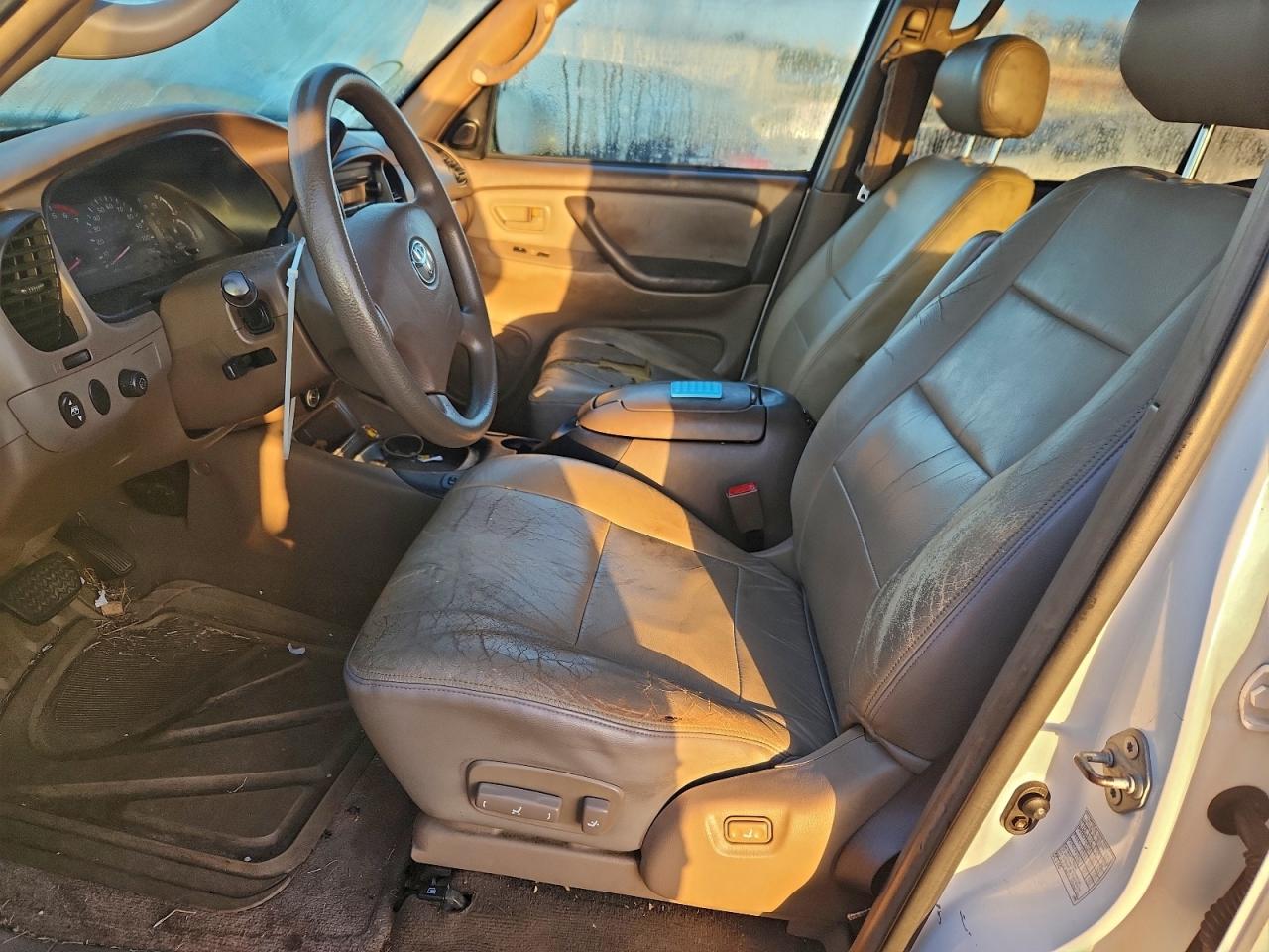 2004 TOYOTA SEQUOIA SR5 photo 7