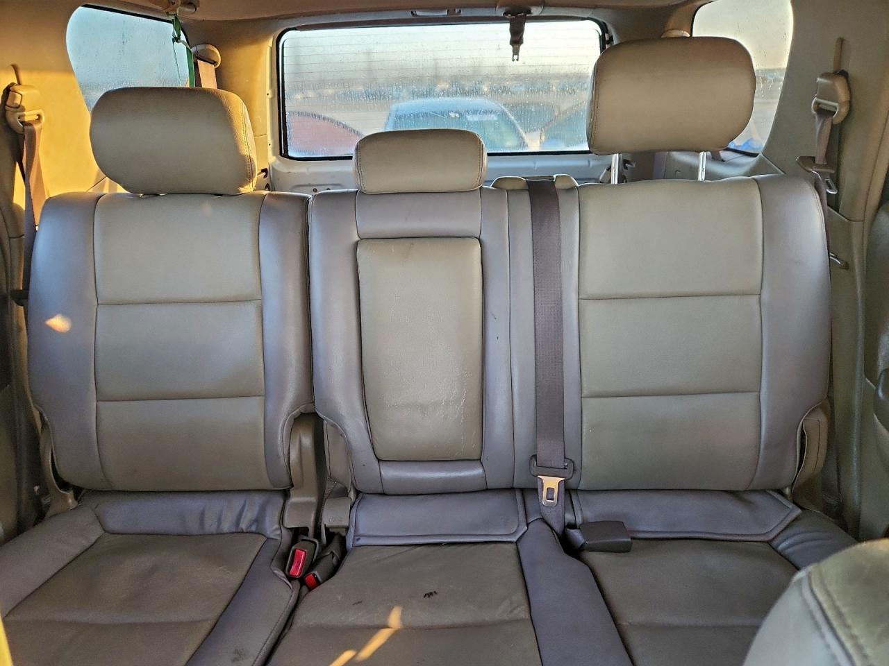 2004 TOYOTA SEQUOIA SR5 photo 10